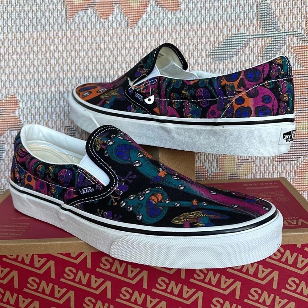 Vans Classic Slip-On
Trippy Drip Black Multi
VNOA7Q5DOZB
Men’s sneakers - Picture 11 of 16